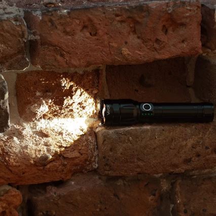 LED Himmennettävä ladattava taskulamppu virtapankilla toiminto LED/30W/5V IPX5 1060 kiiltävä 5000 mAh